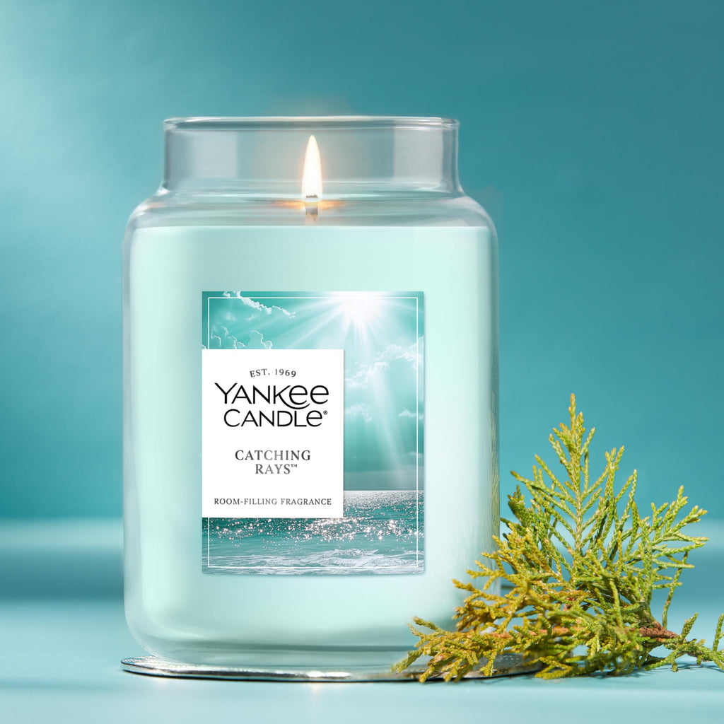 Yankee Candle Mid Summer's Night, Scented Candle, 22oz Large Jar with up to 150 Hour Burn, Giftable